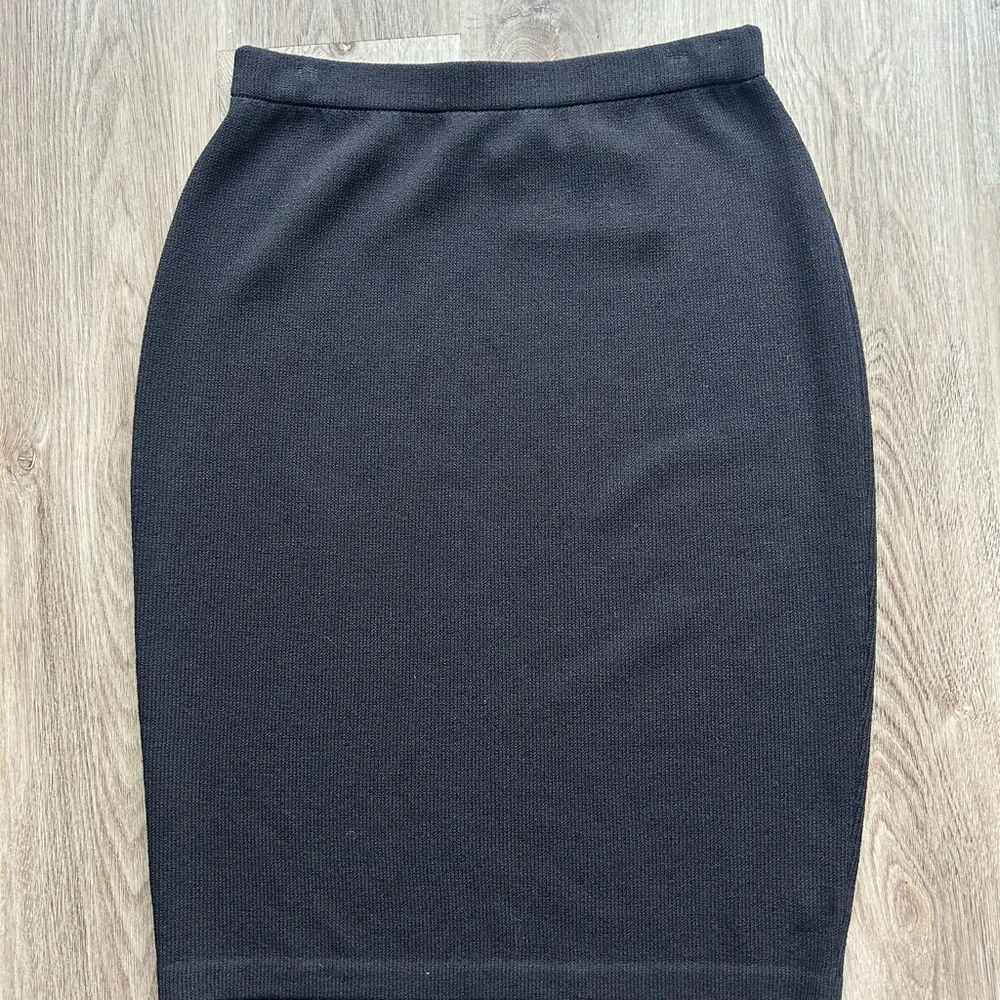 St. John knit skirt - Picture 2 of 4